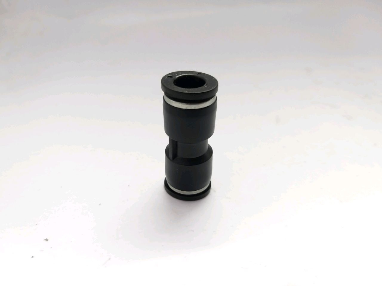 Соединитель пласт. (8mm)