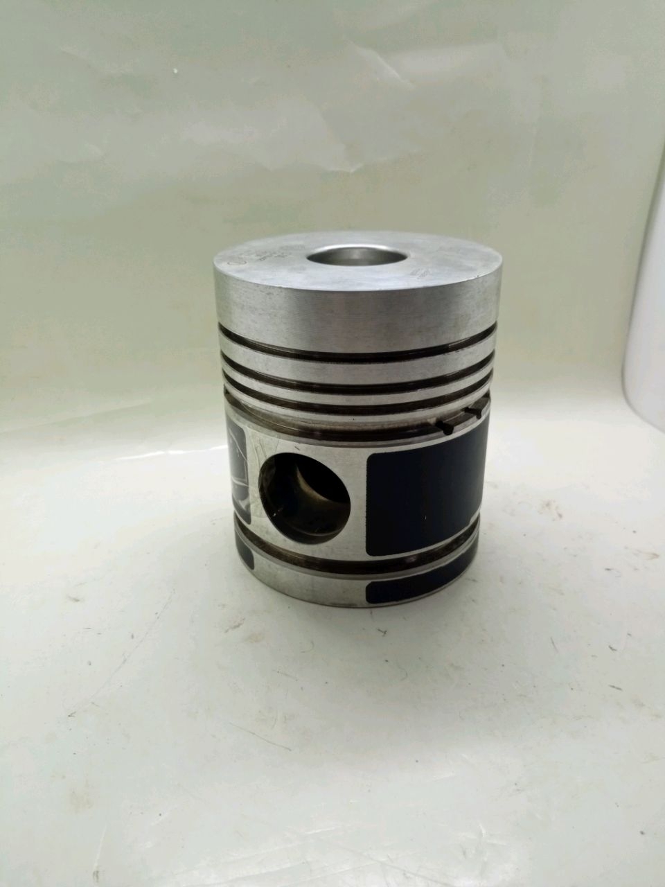 Piston de motor D-240 (5-caneluri) Costroma